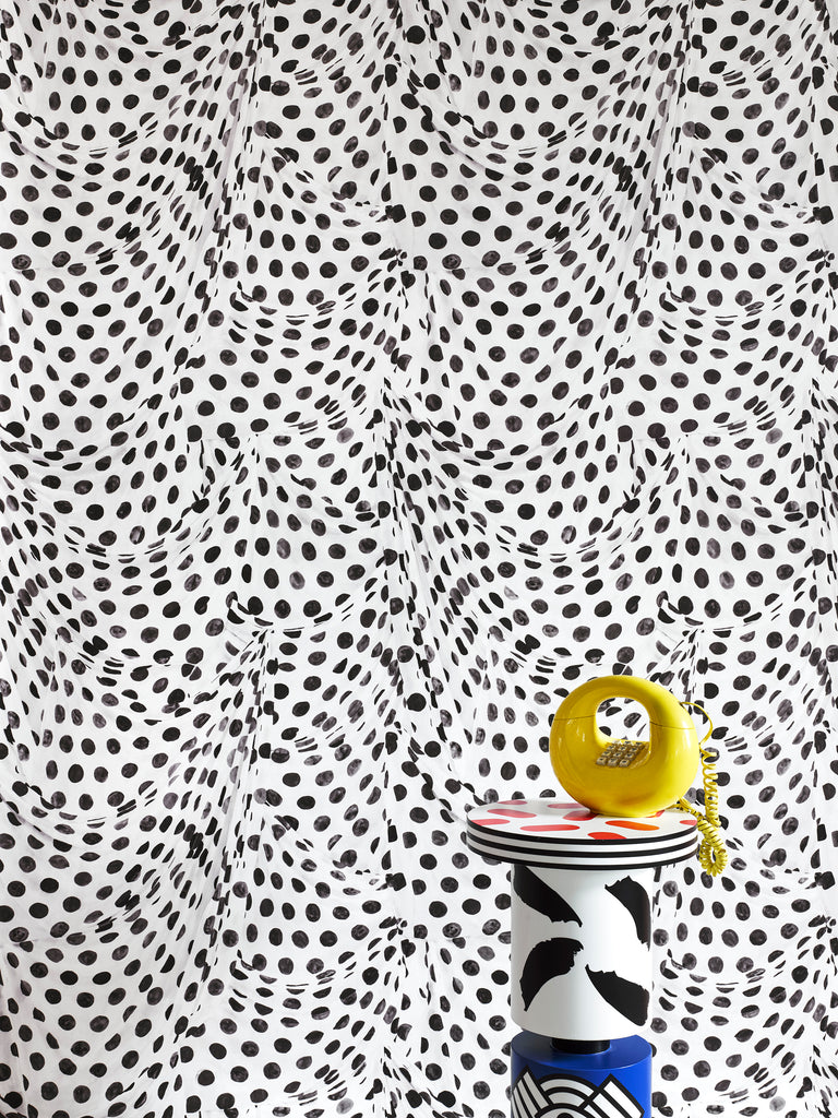 Audrey Dot Black and White Wallpaper
