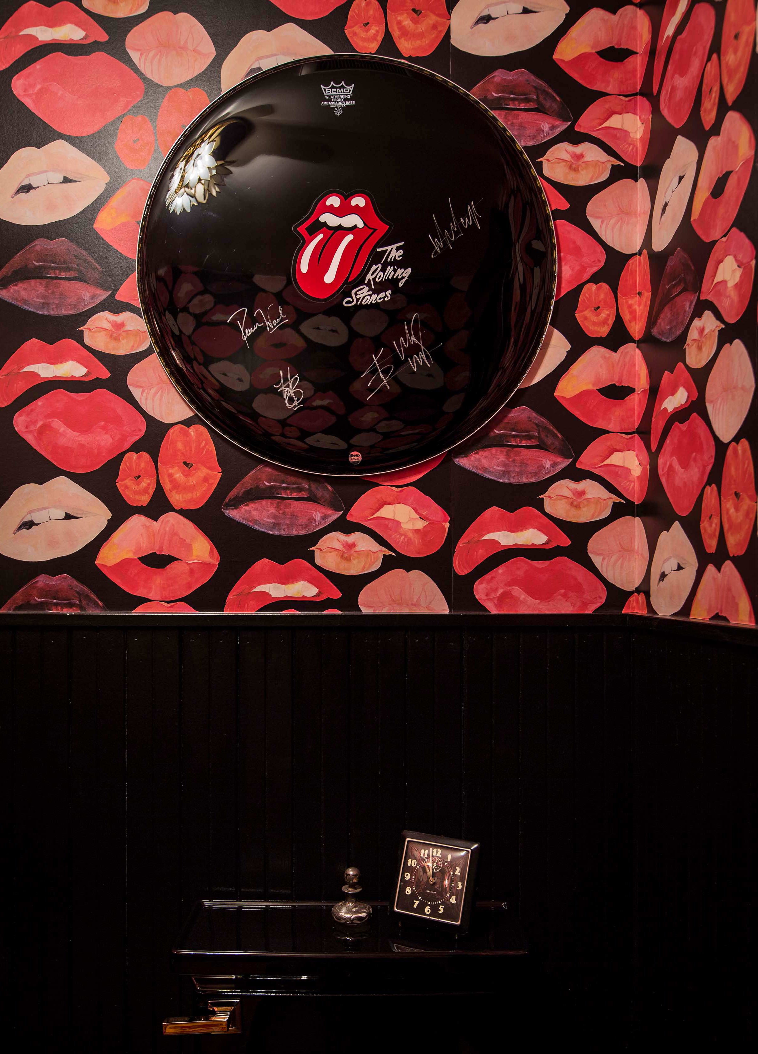 Lips on Black Wallpaper