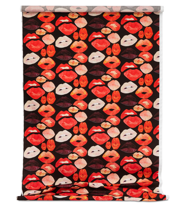 Lips Black Linen